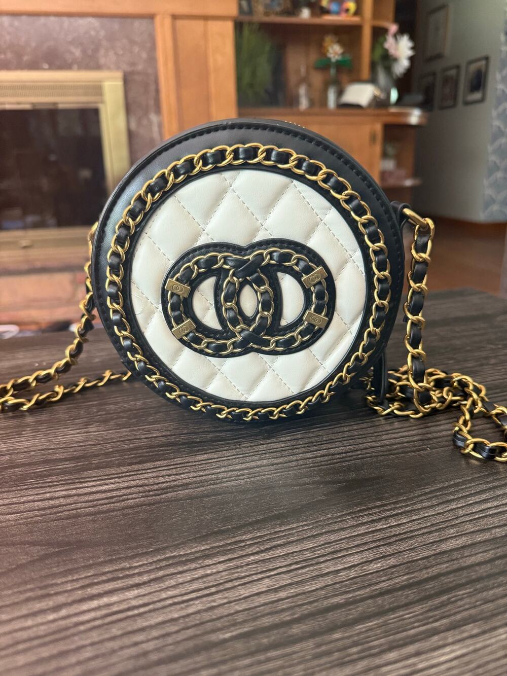Fashion Circular Crossbody Wallet with Zip Closure and Crossbody Chain